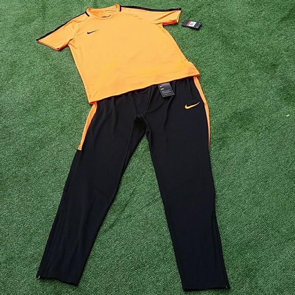 nike men's 2 piece outfits
